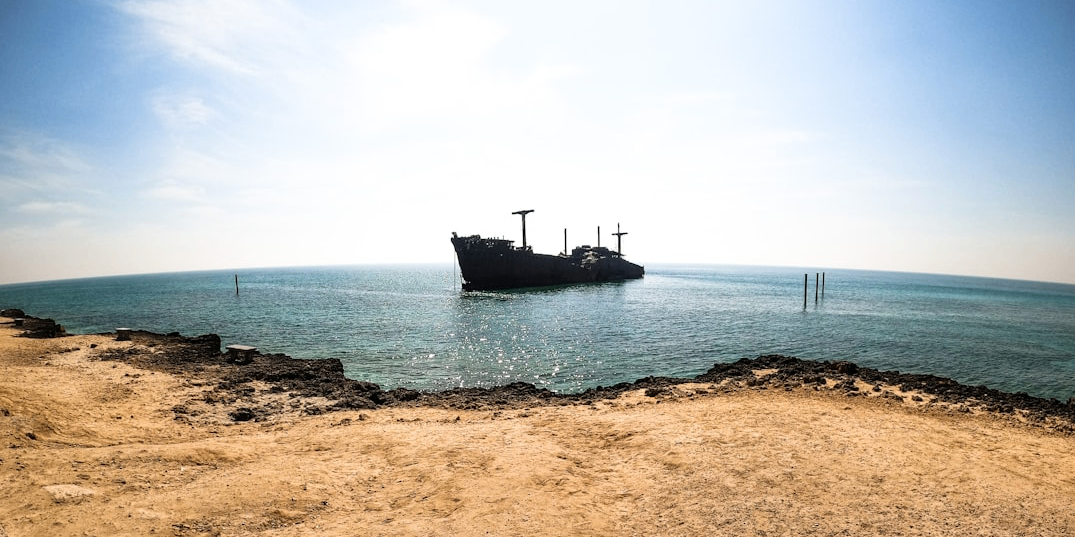 Rappresentazione visiva dell'articolo: Stretto di Hormuz: scenario, rischi e implicazioni per gli investitori