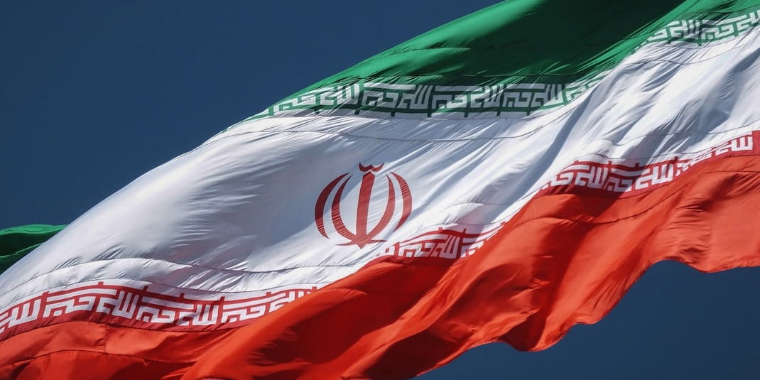Rappresentazione visiva dell'articolo: Per capire Hormuz, bisogna prima capire l'Iran.